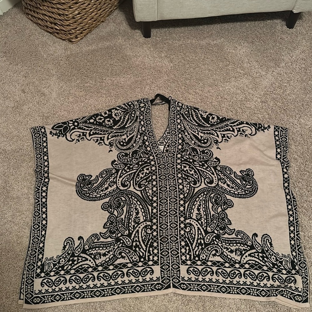 Flying tomato poncho. Beautiful black and tan M/L